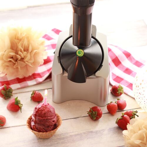 Máquina Procesadora para Helados Naturales con Fruta Congelada Yonanas Clásico 902.