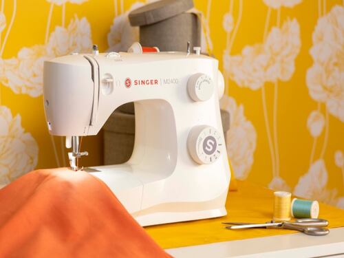Máquina de coser Singer M2405 8 puntadas.