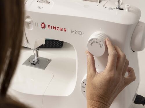 Máquina de coser Singer M2405 8 puntadas.