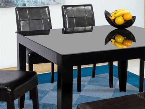 Comedor Angy Tagore 4 Sillas y Banca en Madera y Cubierta de Cristal.