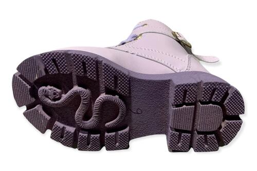 BOTAS BOTINES MODA CASUAL PARA NIÑAS DETALLE ESLABON COLOR LILA.