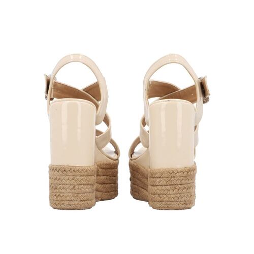 Sandalia de Plataforma Color Charol Nude Con Hebilla Ajustable