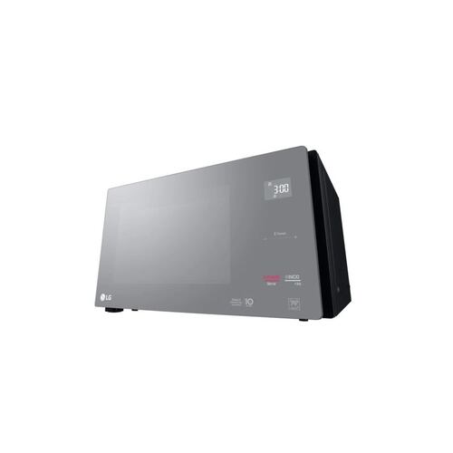 Horno microondas LG  NeoChef 1.5 pies negro con EasyClean y Smart Diagnosis 