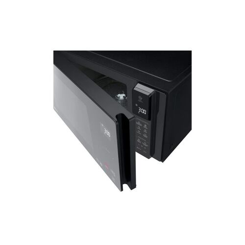 Horno microondas LG  NeoChef 1.5 pies negro con EasyClean y Smart Diagnosis 