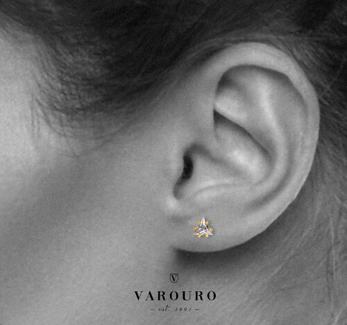ARETES | BROQUELES ORO PURO 10K TRIÁNGULO  VAROURO ZIRCONIA + ESTUCHE.