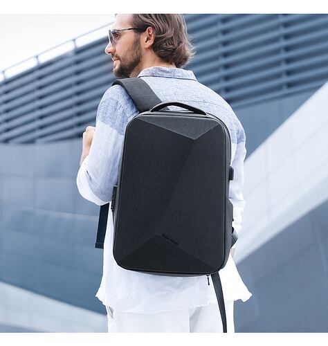 Mochila con impermeable Mark Ryden Modelo 9405YY