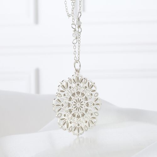 Collar Gerbera de plata con piedras naturales