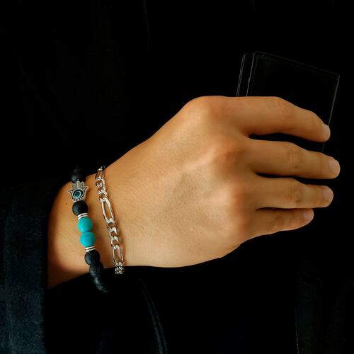 Pulsera de hombre ojo turco y mano de Fátima con piedra volcánica y piedra turquesa.