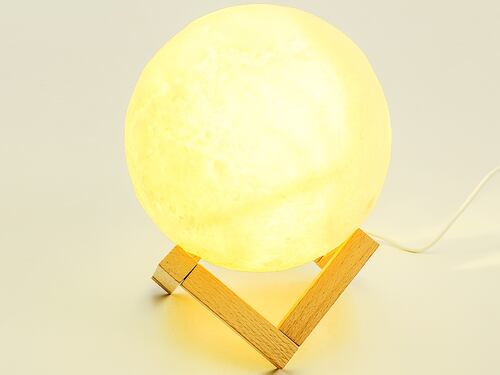 Lámpara LED 3D en forma de Luna Recargable.