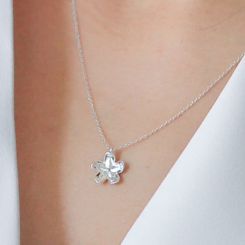 Dije flor de plata .925 y cadena, Colección Floral, Joyería para Mujer de Anante Joyería.
