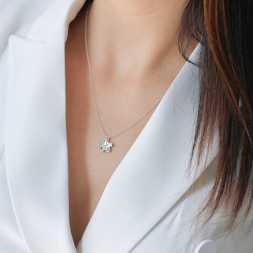 Dije flor de plata .925 y cadena, Colección Floral, Joyería para Mujer de Anante Joyería.