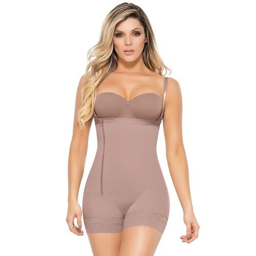 Body short, busto libre, diseño strapless con banda elástico, cierre lateral con broches. Marca: Ann Chery..