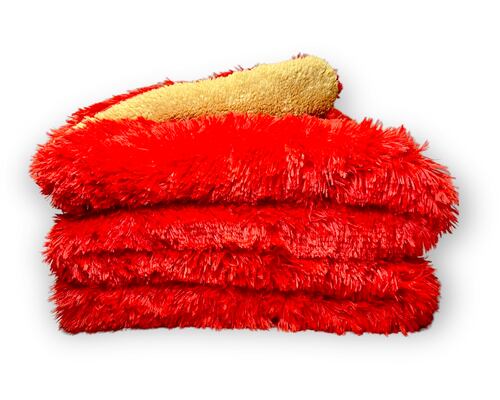 Cobertor Matrimonial con Borrega de Pelo Alto Capitonado Marivel Color Rojo