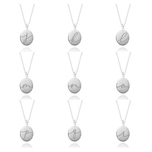 Medalla ovalada con inicial de Plata, Colección Alma, Joyería para Mujer de Anante Joyería.