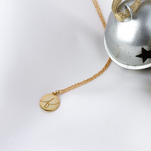 Medalla ovalada con inicial de Plata, Colección Alma, Joyería para Mujer de Anante Joyería.