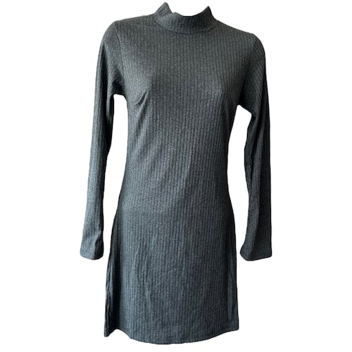 Vestido Corte Lápiz Corto, Manga Larga, Cuello Alto Rojo y gris.