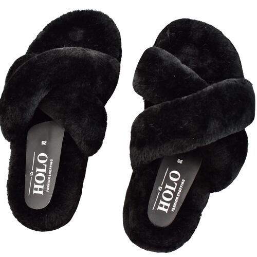 Pantuflas negras estilo mule cruzado con plataforma mullidas esponjosas modelo Helsinki