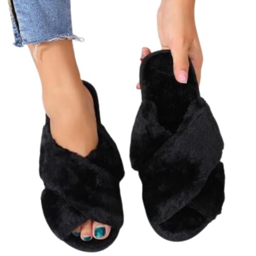 Pantuflas negras estilo mule cruzado con plataforma mullidas esponjosas modelo Helsinki