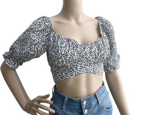 Blusa corta con hombros descubiertos, manga bombacha  y lazo para moño atrás  Papermoon