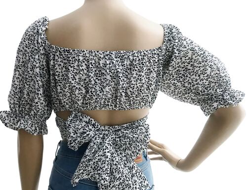 Blusa corta con hombros descubiertos, manga bombacha  y lazo para moño atrás  Papermoon