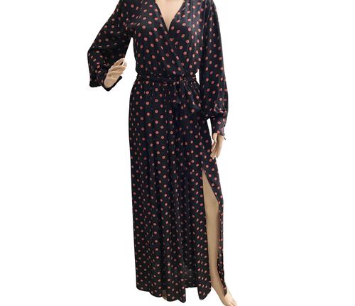 Vestido ligero largo formal negro con puntos abierto en ambas piernas