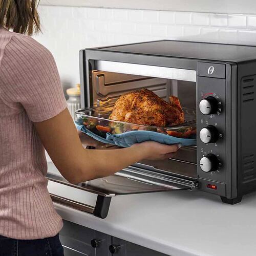 Horno tostador Oster de 45 litros con tecnología de convección TSSTTV0045-GR
