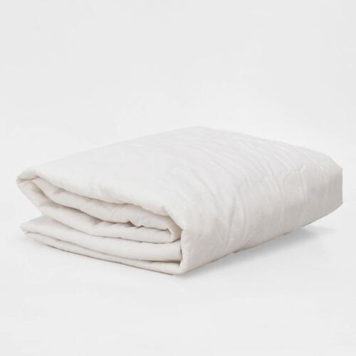 Colchón Matrimonial Spring Air Morgan Con Protector y Almohada Oso