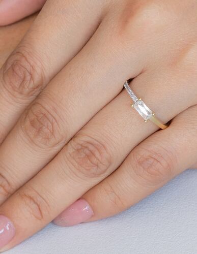 ANILLO DE COMPROMISO 10K ORO AMARILLO BAGUETTE DOBLE VISTA ABBA JOYAS.