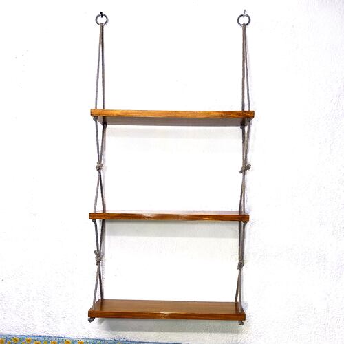 Repisa de Madera de 1ra entintada y barnizada de 3 niveles colgante con cuerda de algodón..