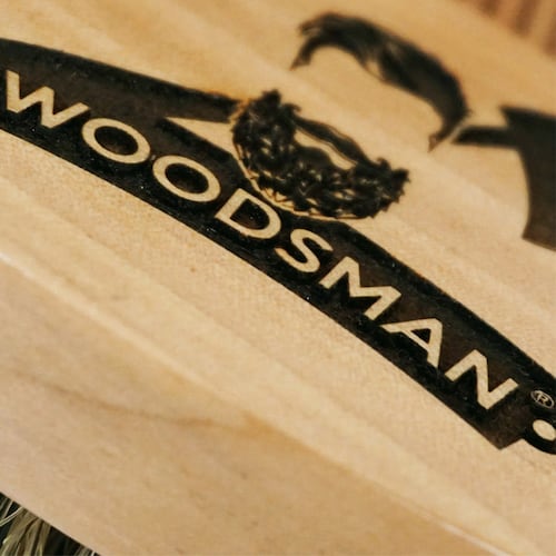 Woodsman Kit De Cepillo y Peine para Barba y Cabello de Madera y Cerdas Naturales de Jabalí con Bolsa de Viaje.