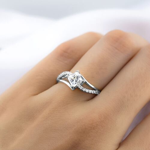 ANILLO DE COMPROMISO 10K ORO BLANCO CON PIEDRA PRINCESS ABBA JOYAS.