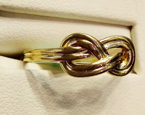 Anillo Infinito Rayado Oro 10K. + Obsequio