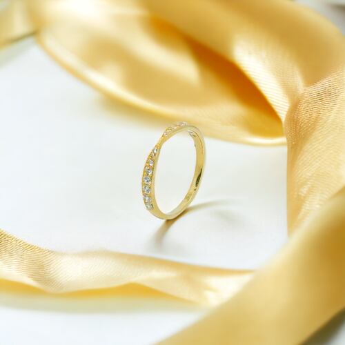 Anillo oro 10k churumbela piedra zirconia.