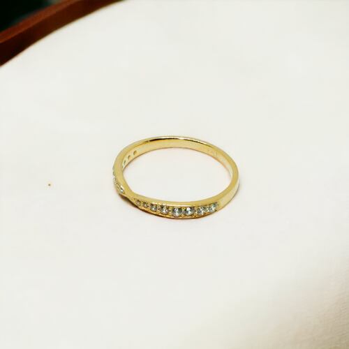 Anillo oro 10k churumbela piedra zirconia.
