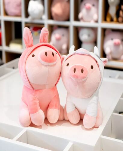 Miniso Peluche Cerdito Sentado Con Capucha De Vaca 27.9x21.2.