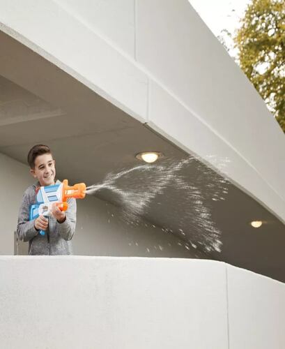 Lanzador De Agua Pistola Nerf Super Soaker Twister.