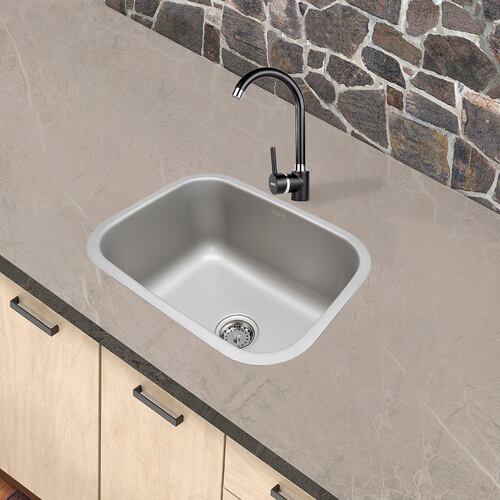 Mezcladora Monomando para Fregadero en Negro Mate, Incluye mangueras para agua fría y caliente.