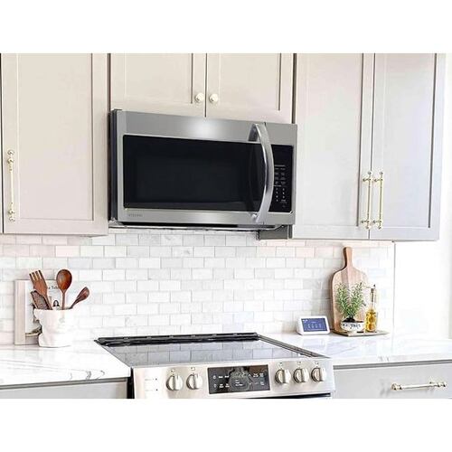 Horno de Microondas con función de campana extractora 1,7 pies cúbicos VISSANI EM044K6CE REACONDICIONADO