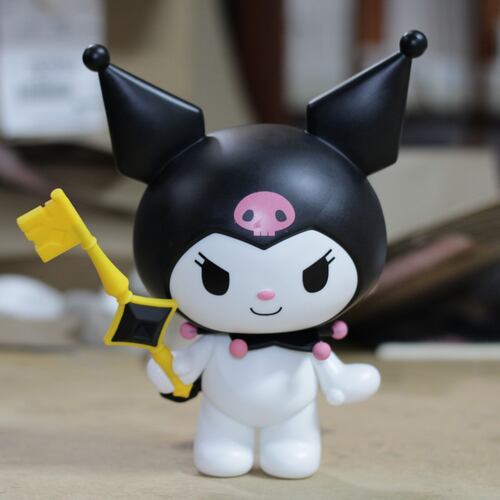 FIGURA SANRIO KUROMI 22 CM MUÑECA COLECCIONABLE KAWAII  .
