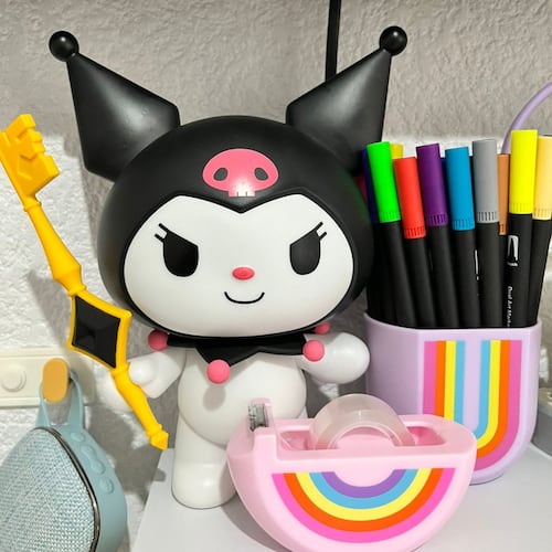 FIGURA SANRIO KUROMI 22 CM MUÑECA COLECCIONABLE KAWAII  .