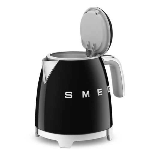 Hervidor Eléctrico Smeg KLF05BLUS de 0.8 L Color Negro.
