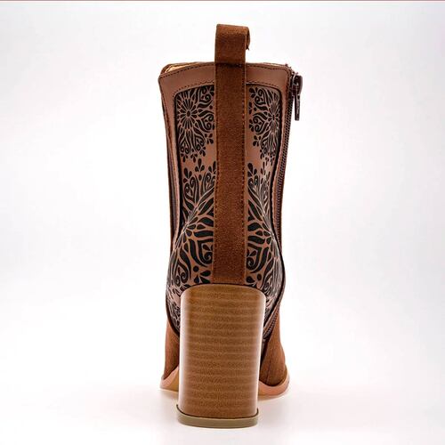 BOTA GAMUZA CON GRABADO Mora tierra 114412132 Color Cafe PARA Mujer Tx7