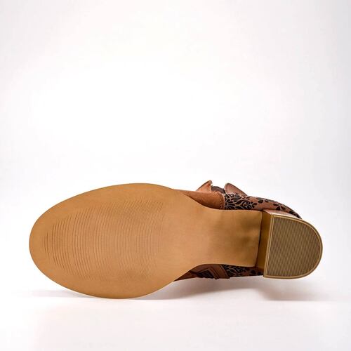 BOTA GAMUZA CON GRABADO Mora tierra 114412132 Color Cafe PARA Mujer Tx7