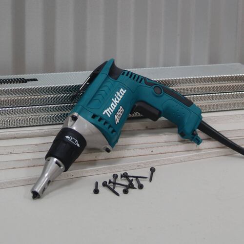 ATORNILLADOR PARA TABLAROCA 570W VVR FS4200 MAKITA.