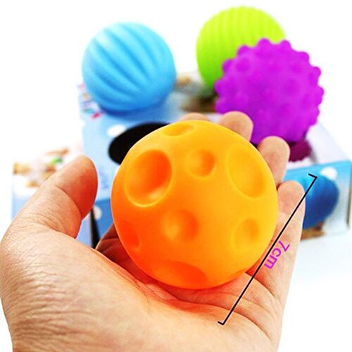 Set de 6 piezas de pelotas de plástico suaves con texturas son uno de los mejores juguetes para bebe .
