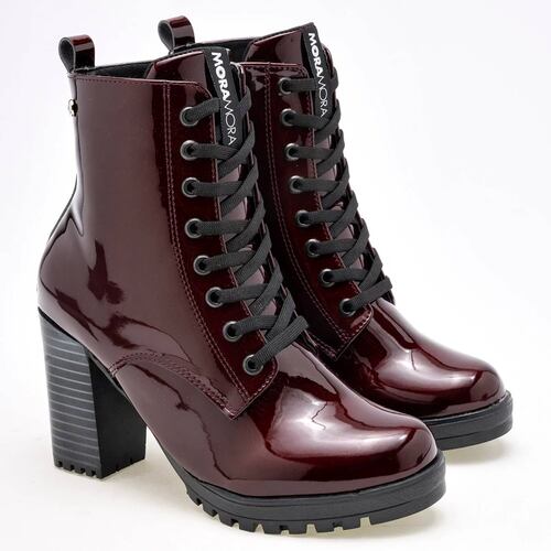 BOTA CHAROL CON AGUJETA Y TACON CUADRADO de Moramora Para Mujer Vino 2011030 T7