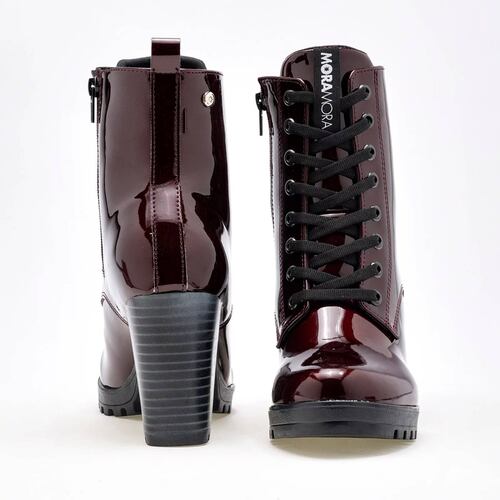 BOTA CHAROL CON AGUJETA Y TACON CUADRADO de Moramora Para Mujer Vino 2011030 T7