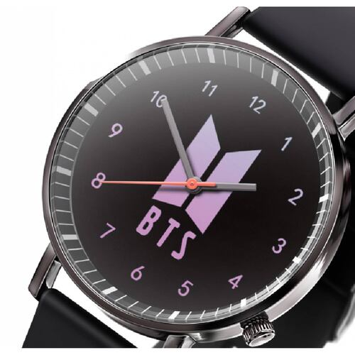 Reloj Analógico De Cuarzo Logo BTS Color Negro