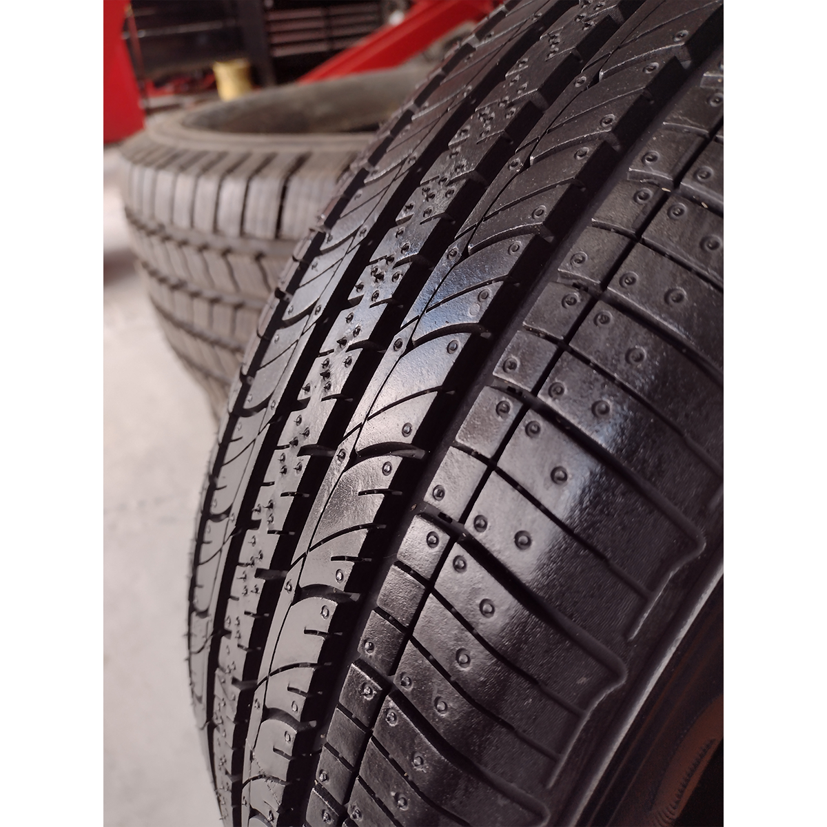 LLANTA 225/55R19 HANKOOK H426 99H.