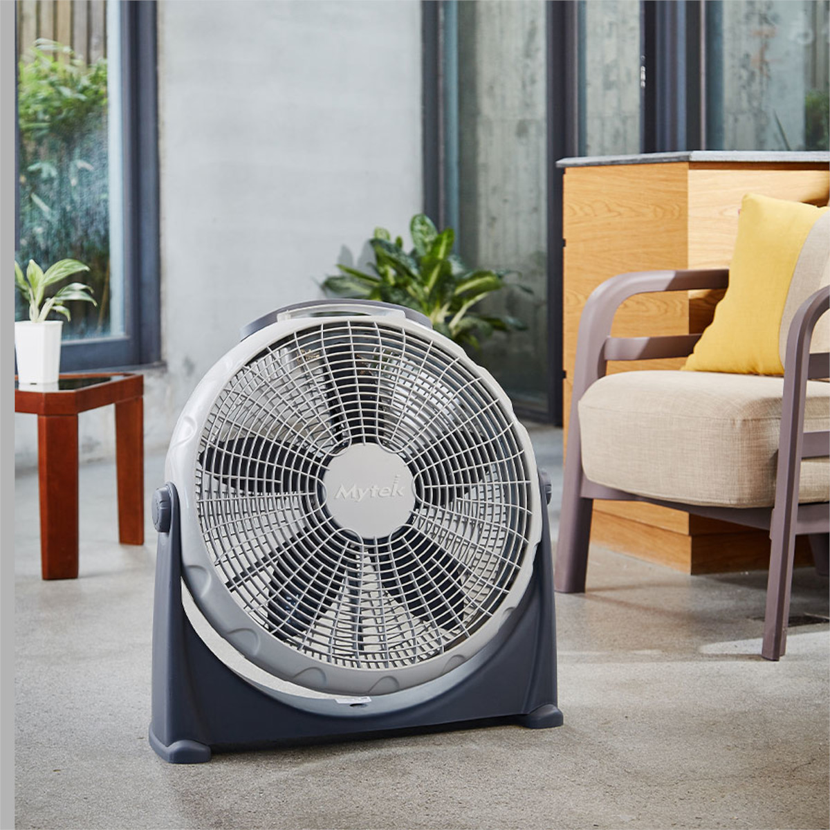 Ventilador piso 20" MYTEK 3385 inclinación manual 3 velocidades.